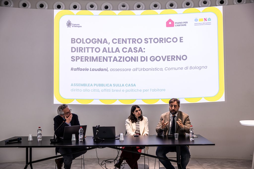 Al tavolo dei relatori R. Laudani, E.M. Clancy e F. Evangelisti