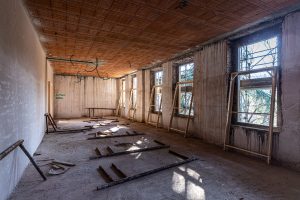Stanza del fabbricato ancora allo stato grezzo e senza finestre