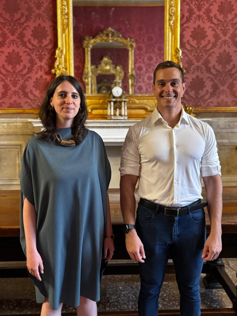 La Vicesindaca Emily Marion Clancy con il ricercatore Simone Ginanneschi