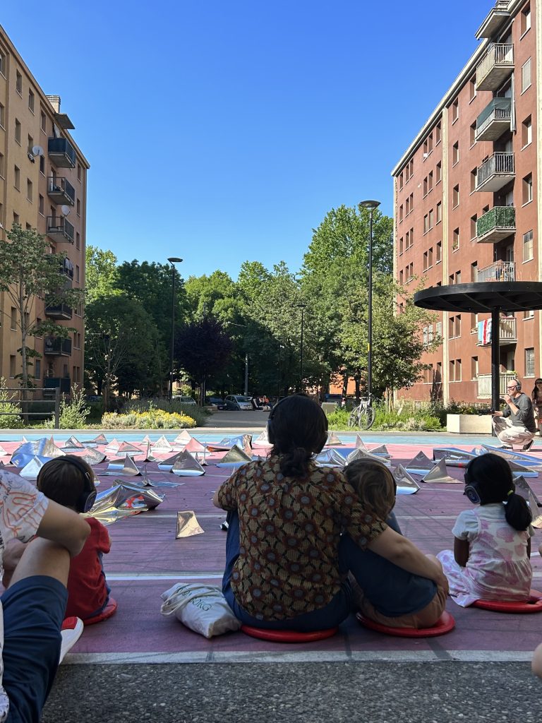 Spettatori del Circo BAUCI nel Giardino delle Popolarissime